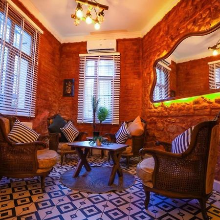 White Bolshoi Rooms Стамбул Экстерьер фото